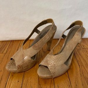 Peep-toe - Open-back -  High Heels - Tan Snakeskin - Moda Brand - 9.5M
